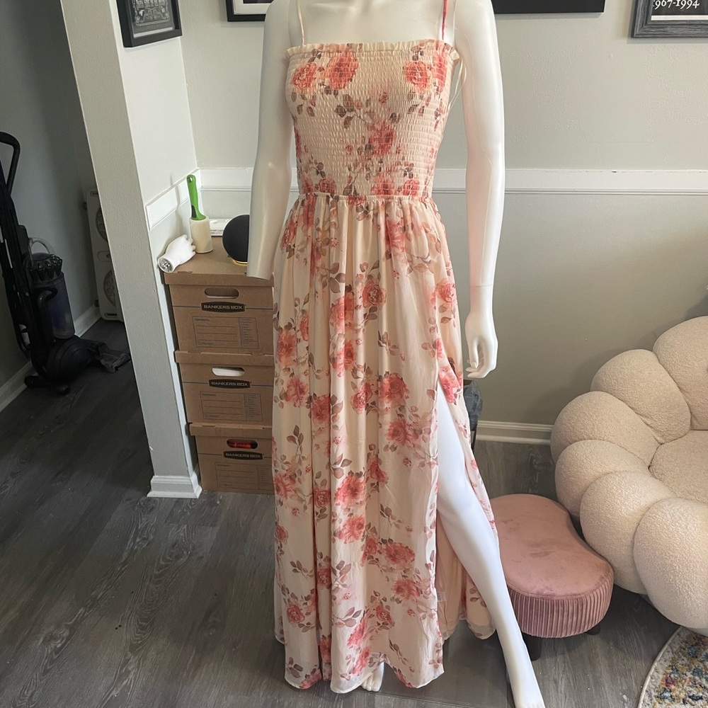 Beautiful summer dress. Great for weddings.